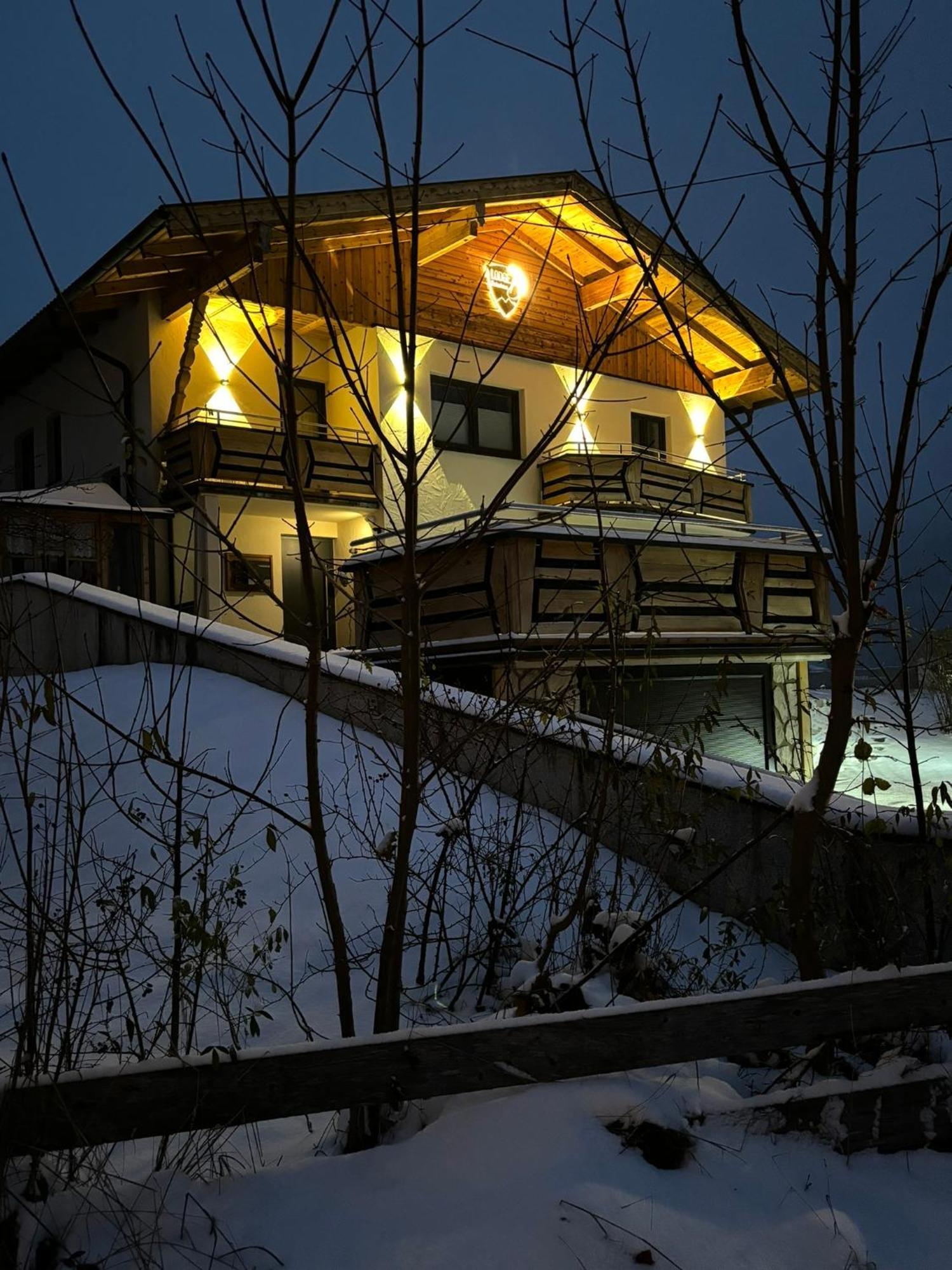 Ferienwohnungen Lodge-B Weissenbach am Lech Exterior foto